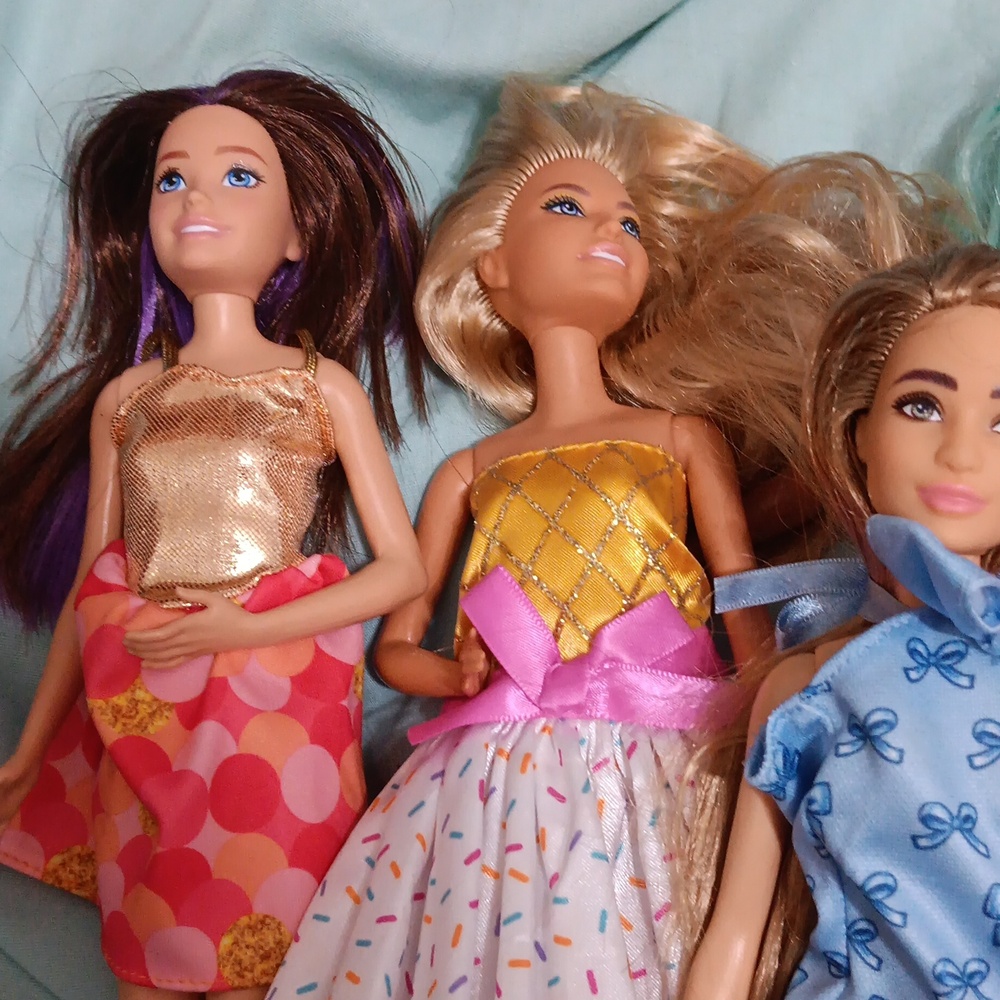 bundle of 6 barbies euc - Picture 4 of 4